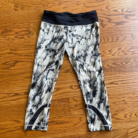 lululemon athletica Pants - Lululemon Crop Leggings Size 6